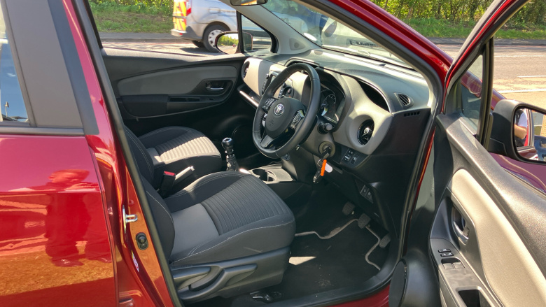 Toyota Yaris 1.5 VVT-i Icon Tech 5dr Petrol Hatchback